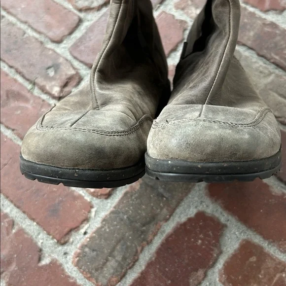 Teva Capistrano Brown Leather Boots - Picture 8 of 10